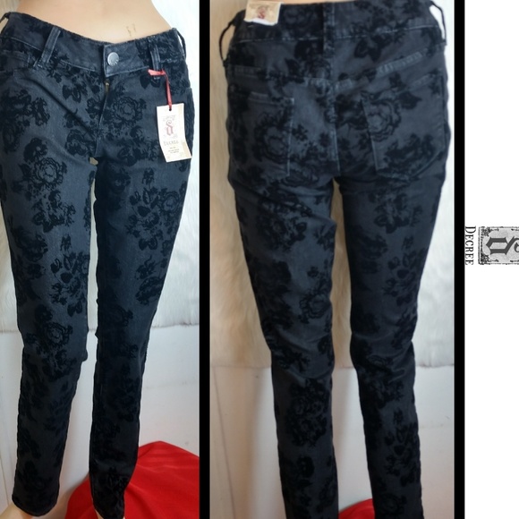 Decree Denim - NWT Decree Super Skinny Floral Print Jeans